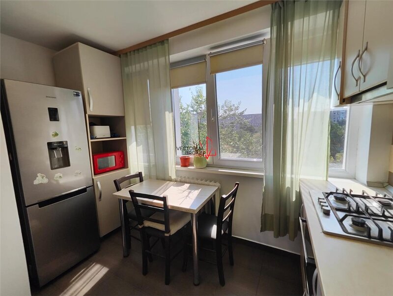 Titan Apartament 3 camere - 7 minute de metrou, mobilat